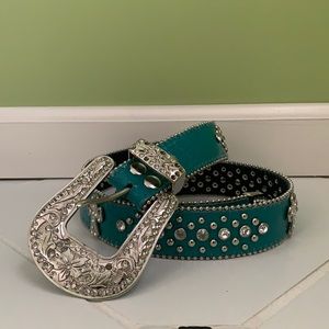 Turquoise belt, size M/L. Would work for waist size 29-31